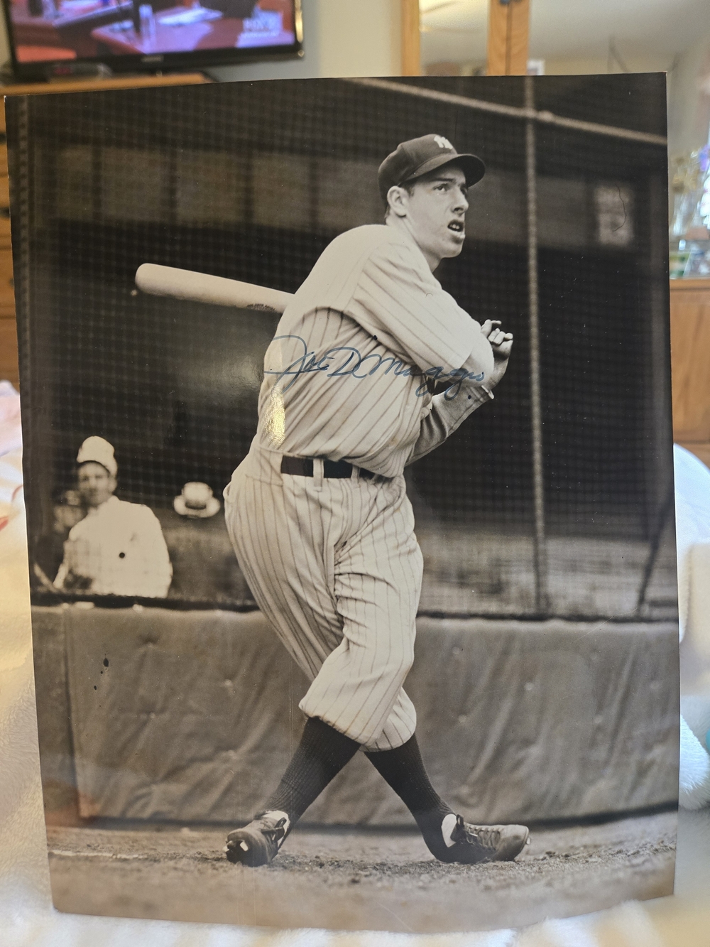 Vintage Joe DiMaggio Signed Baseball Photo in Black & White  11×14